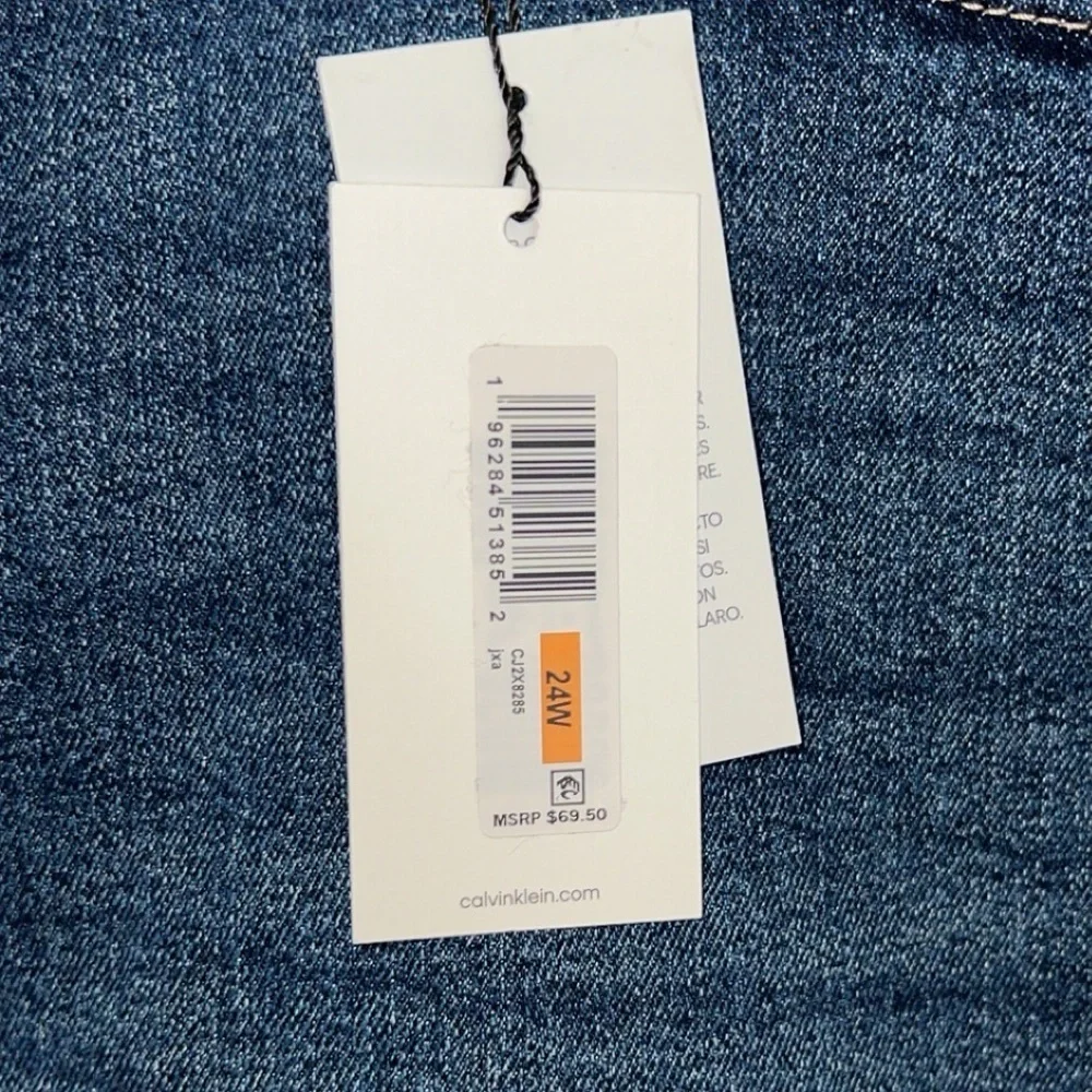 Calvin Klein High Rise Shorts - Picture 5 of 7